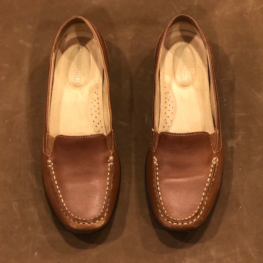 naturalized brown leather loafers size 7.5